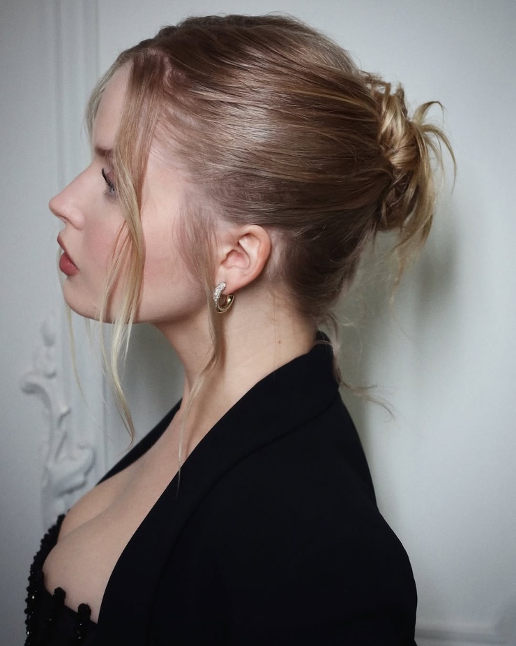 Ellie Bamber