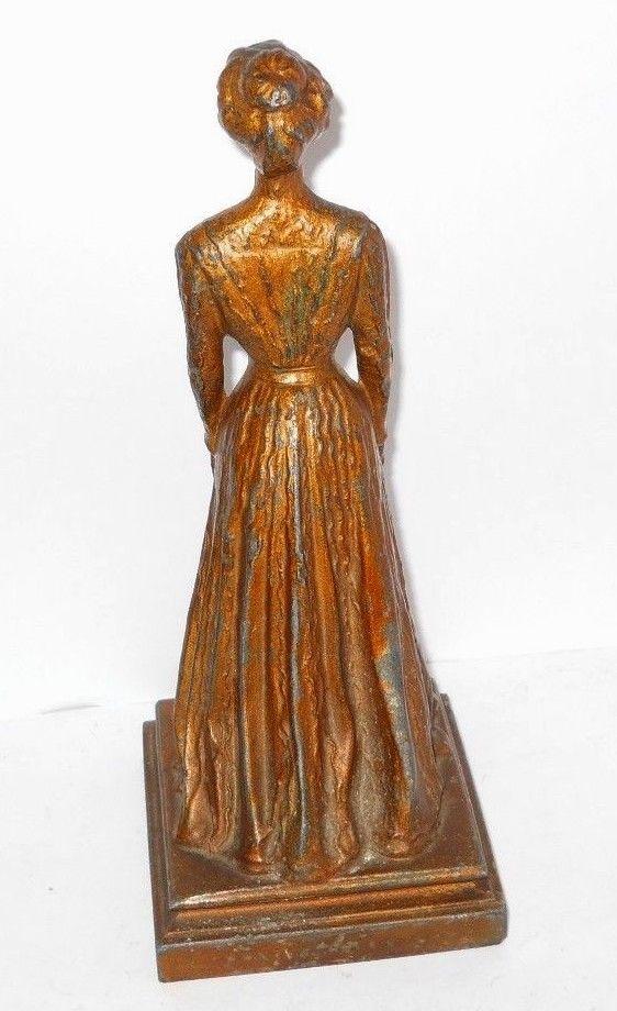 Golden statue of Maude Adams Golden statue of Maude Adams