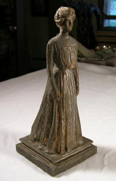 Golden statue of Maude Adams Golden statue of Maude Adams