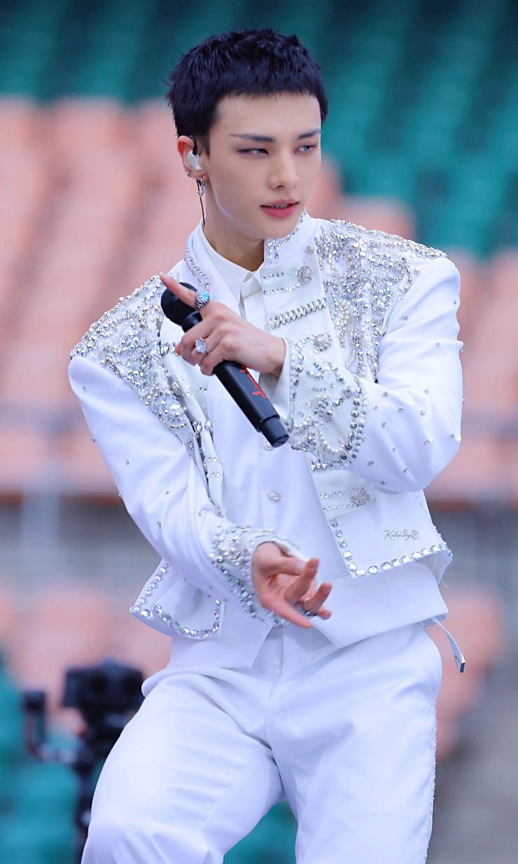 Hyun-Jin Hwang