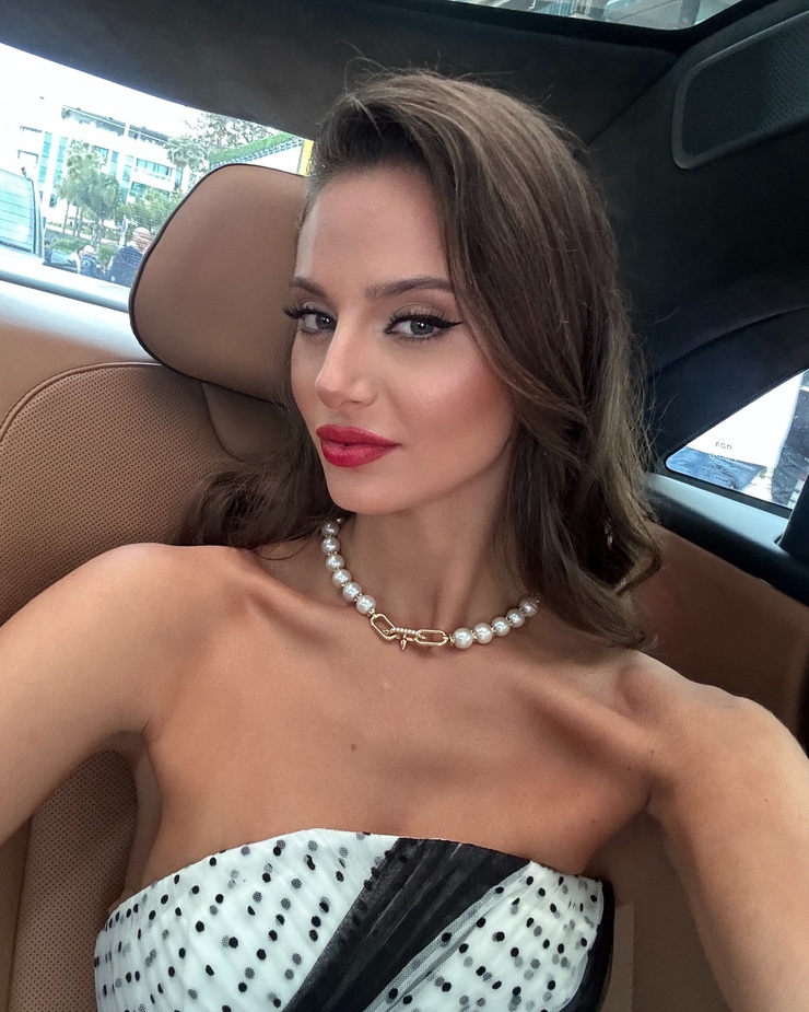 Carina Zavline