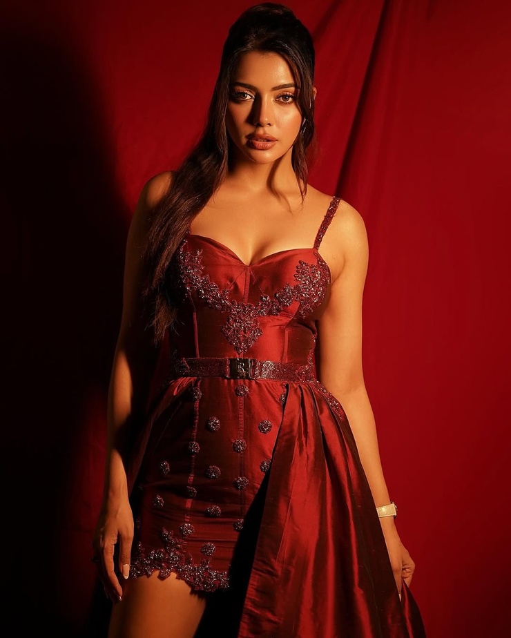 Ruhi Singh Ruhi Singh