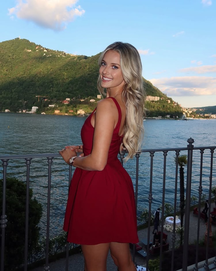 Lindsay Brewer