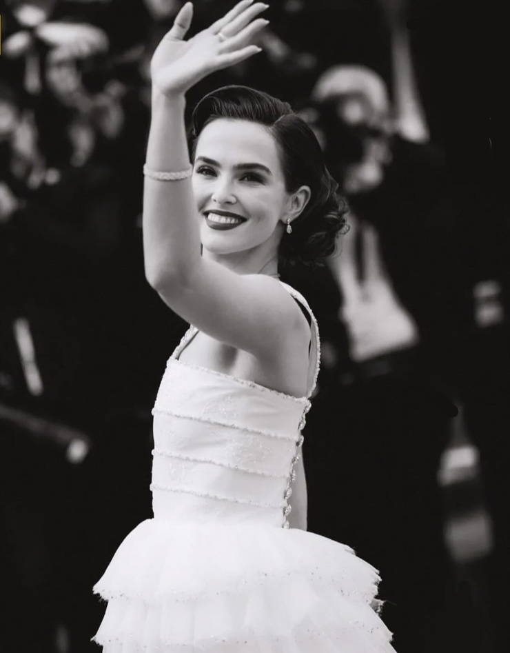 Zoey Deutch