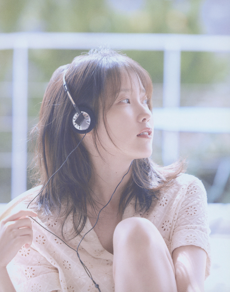 IU