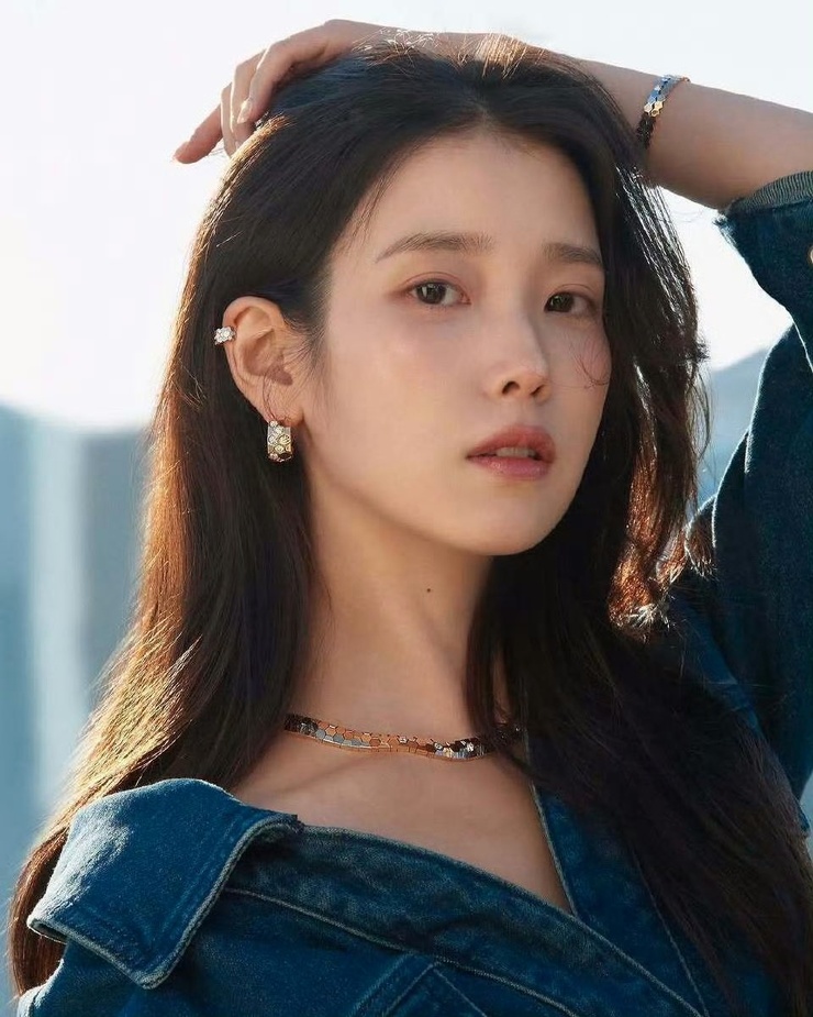 IU