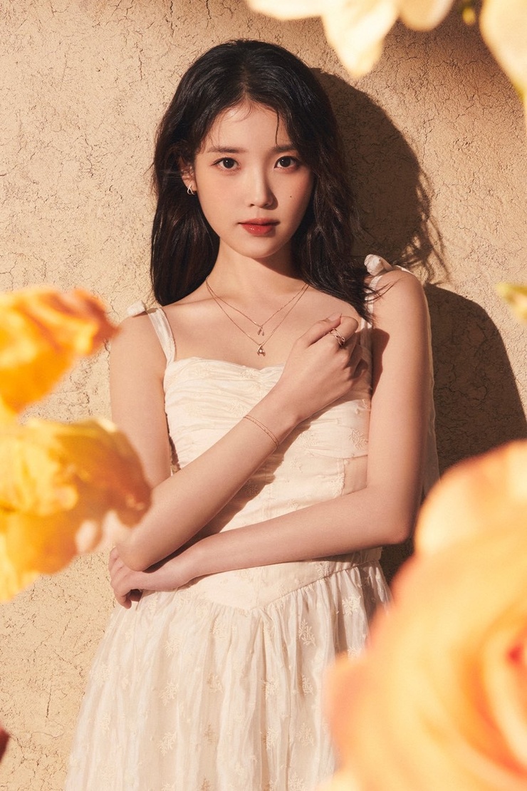 IU