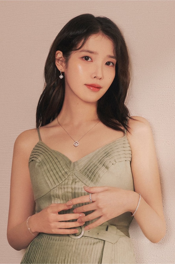 IU