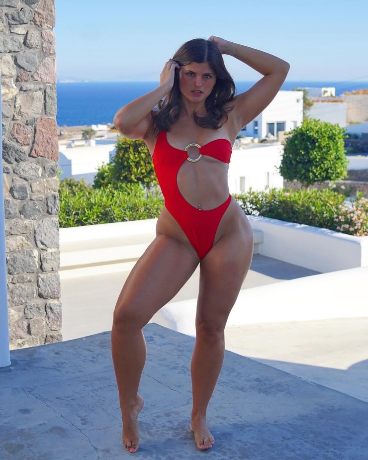 Elle Edwards