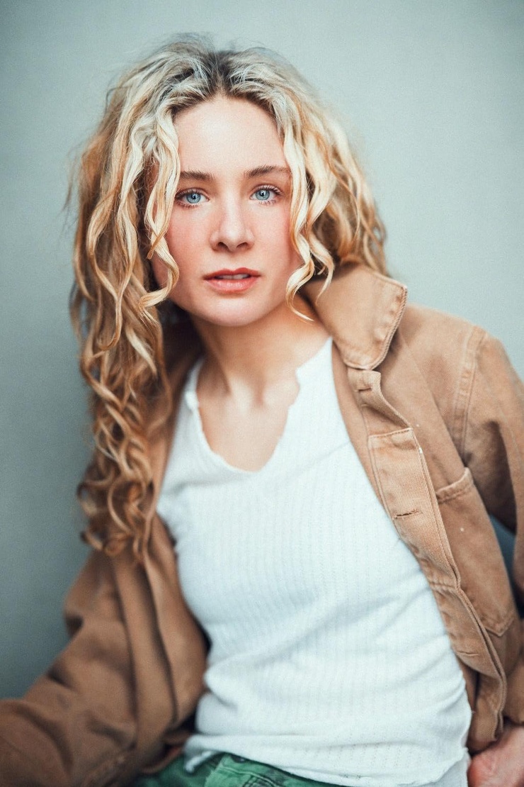 Lizzy DeClement