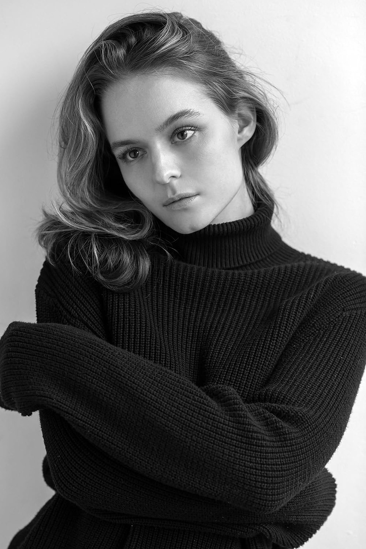 Izabela Vidovic Izabela Vidovic