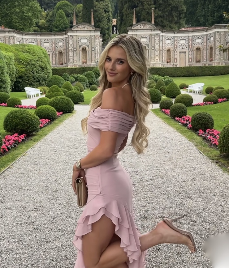 Lindsay Brewer Lindsay Brewer