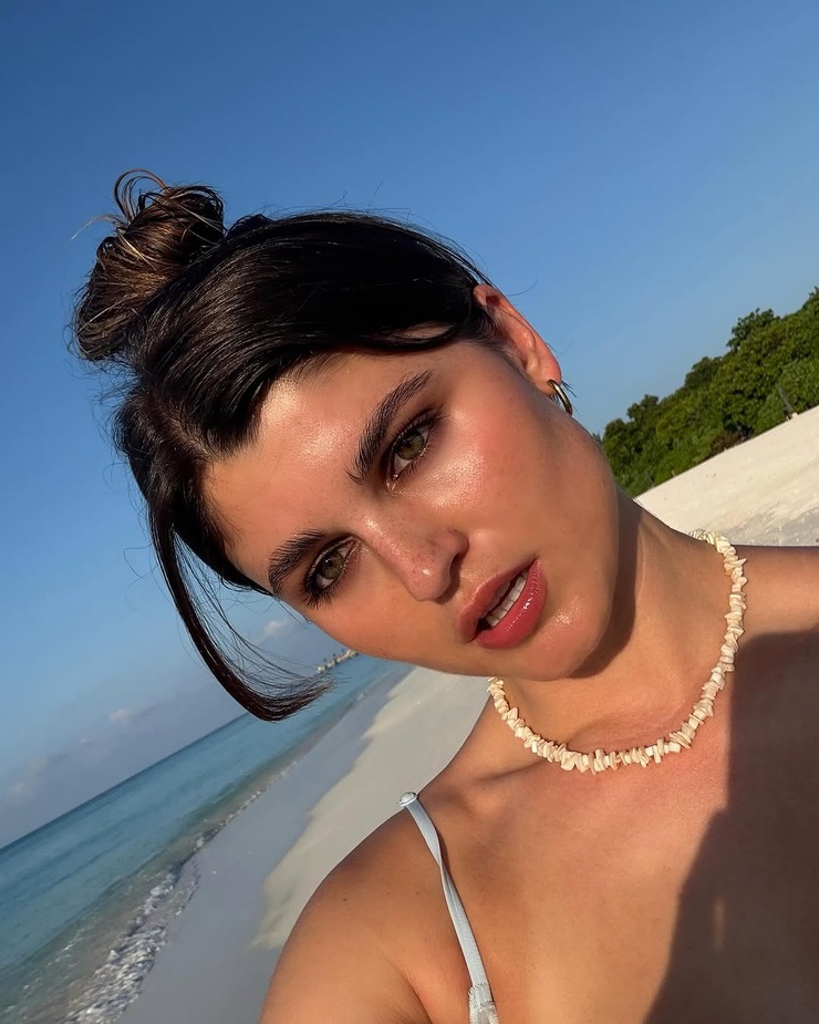 Elle Edwards