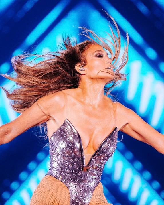573full-jennifer-lopez.jpg (573×716)