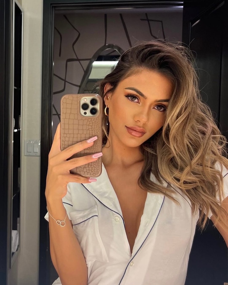 Raphaela Milagres