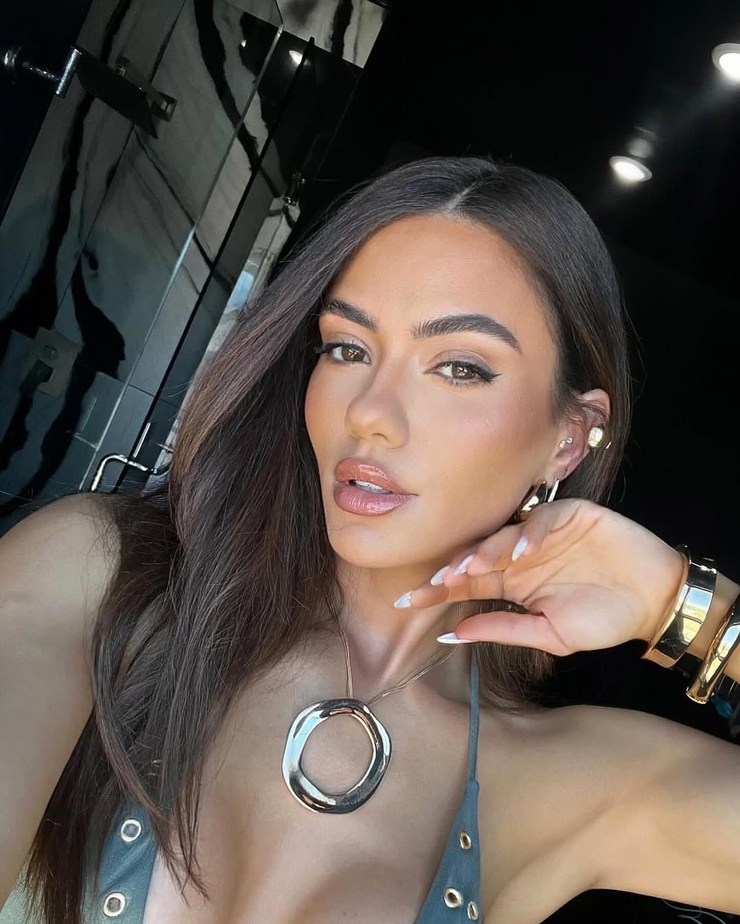 Raphaela Milagres