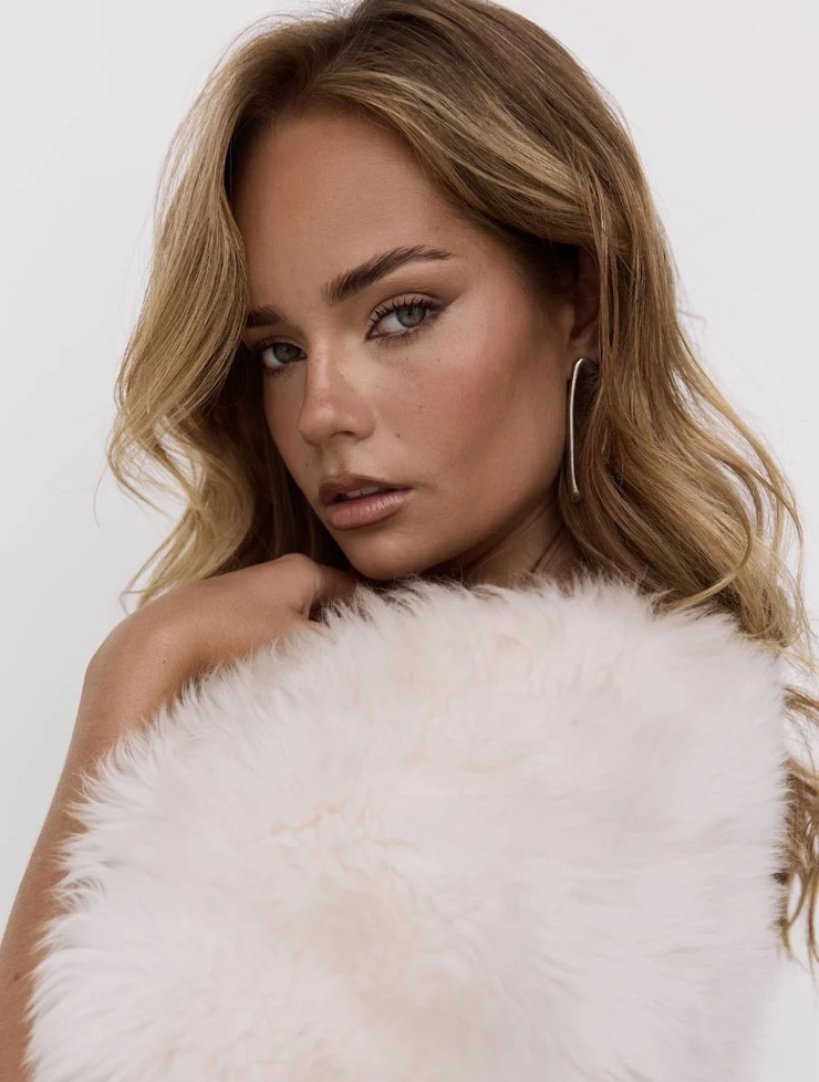 Chloe Bau