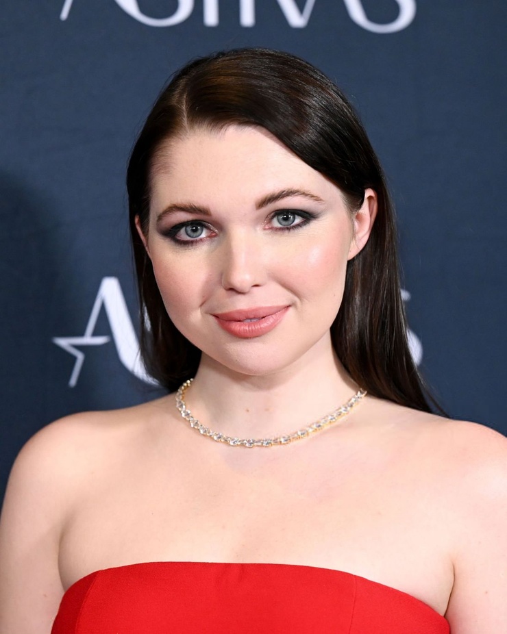 Sammi Hanratty Sammi Hanratty