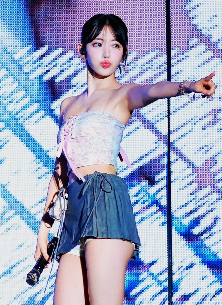 Sakura Miyawaki Sakura Miyawaki
