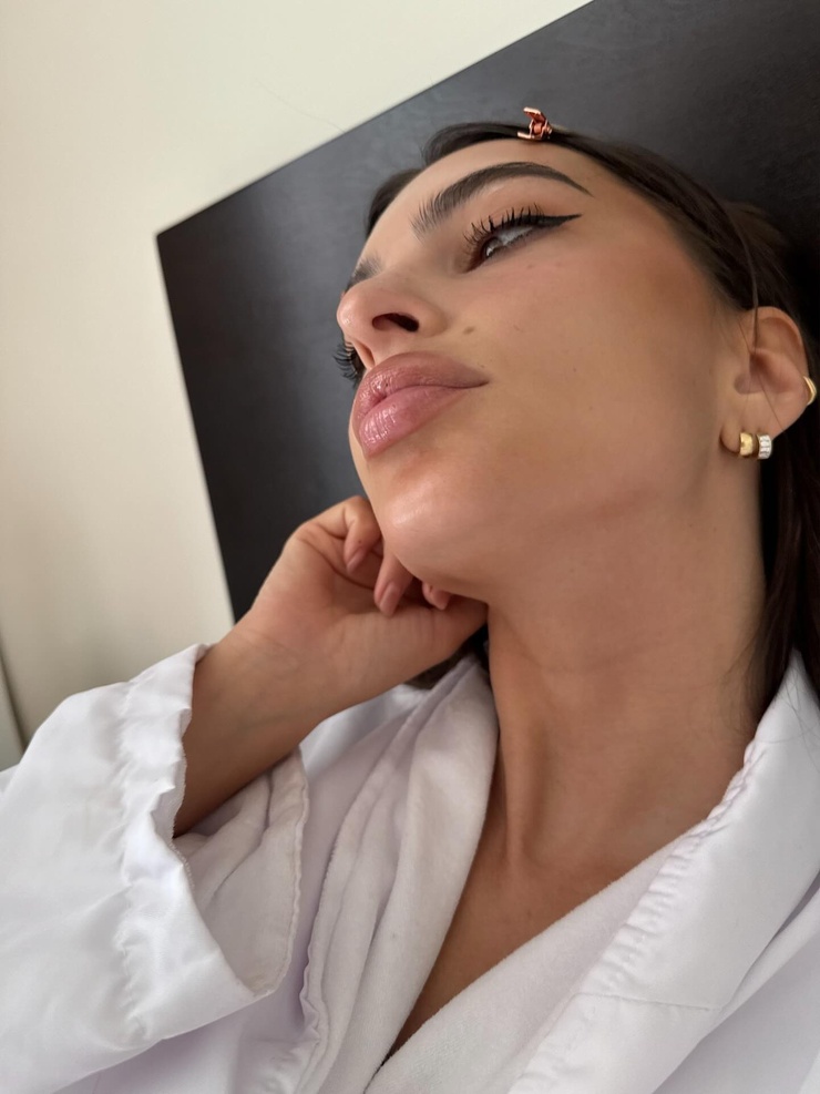 Emily Ratajkowski