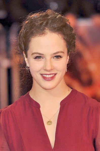 Jessica brown findlay фото