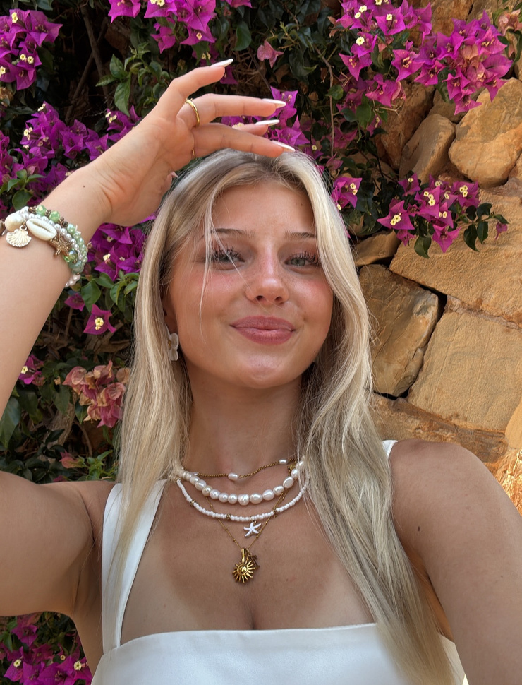 Elena Zoe