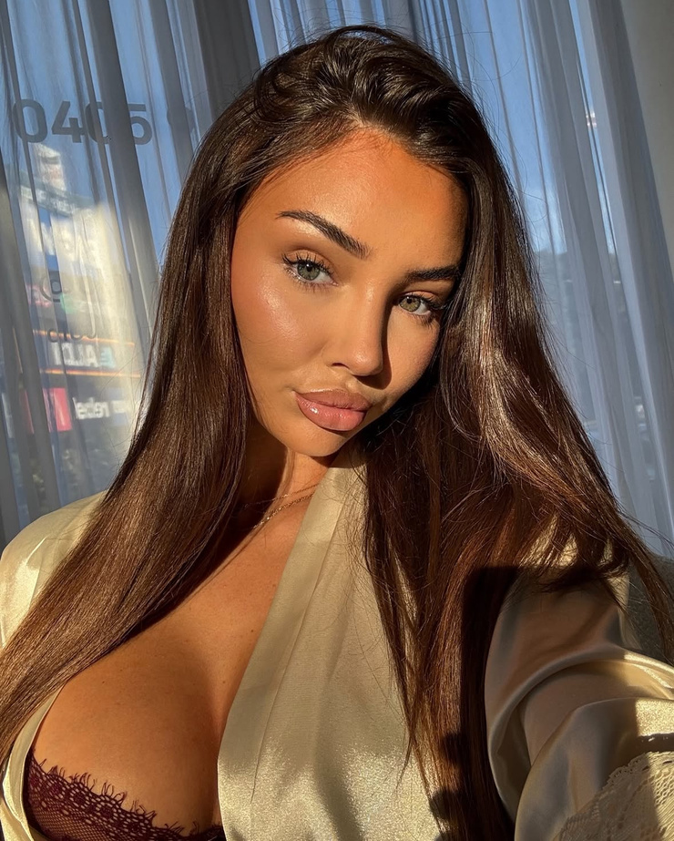 Mia Loehr Mia Loehr