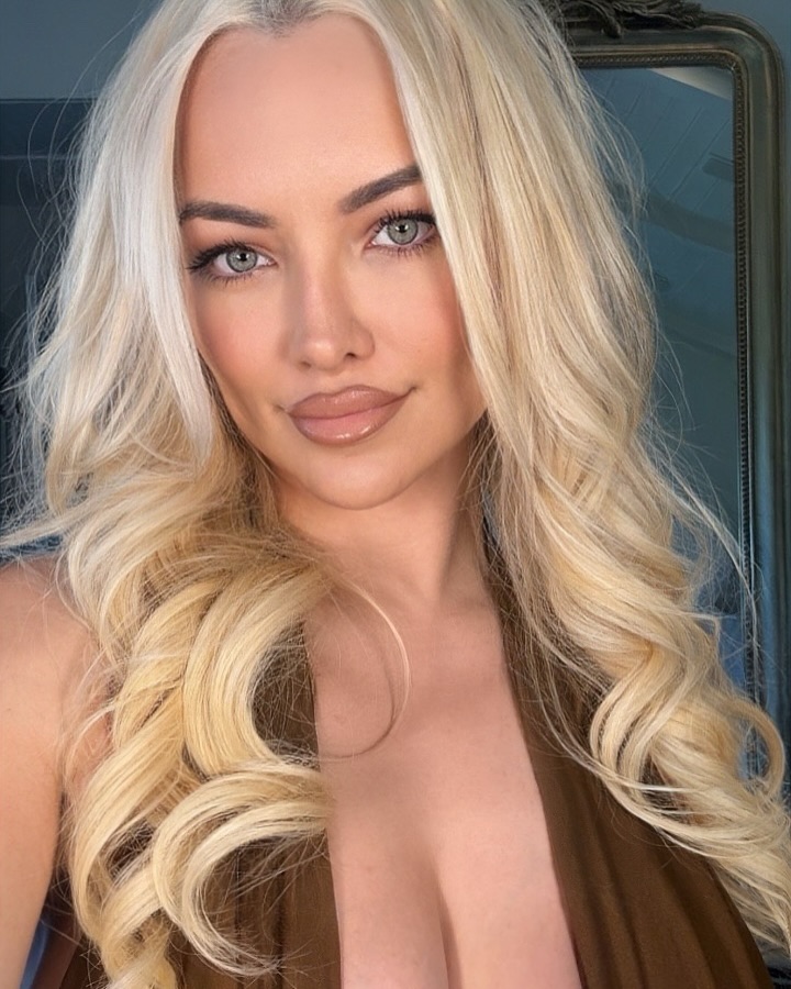 Picture of Lindsey Pelas