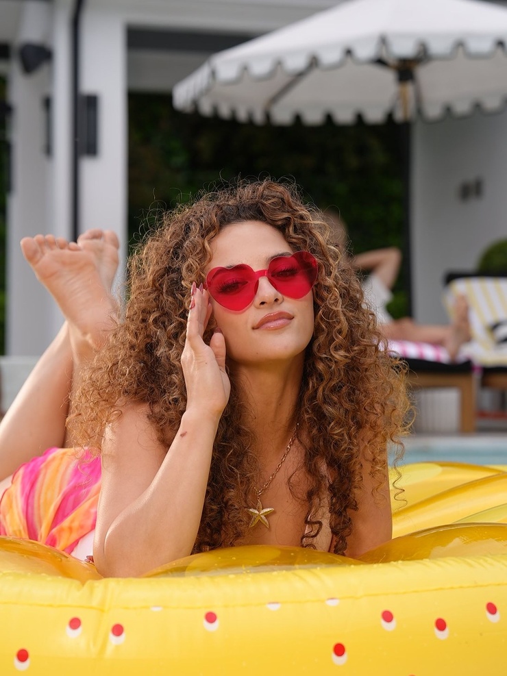 Sofie Dossi Sofie Dossi