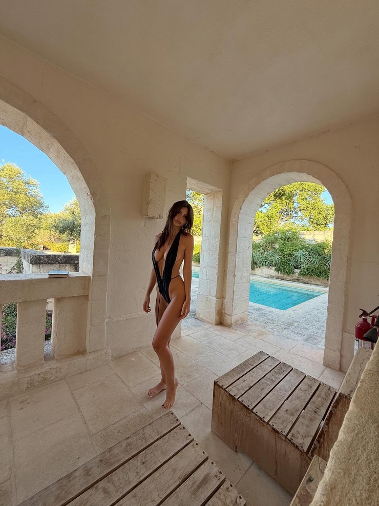 Emily Ratajkowski Emily Ratajkowski