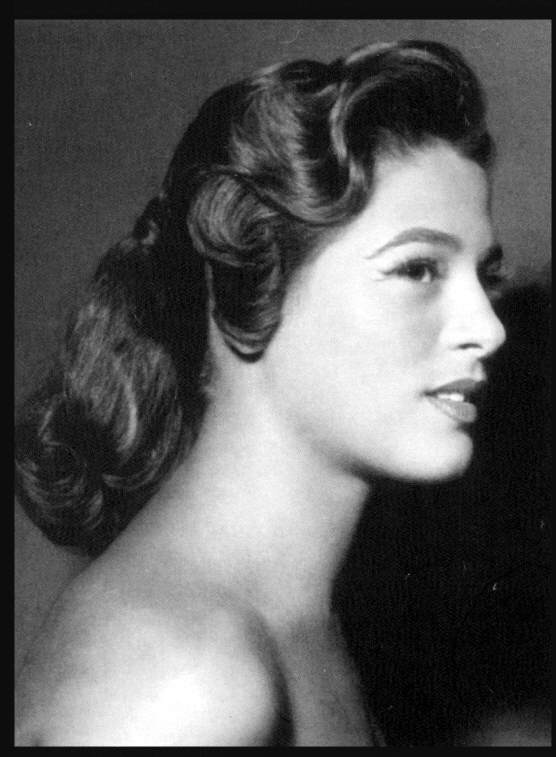 Anilza Leoni