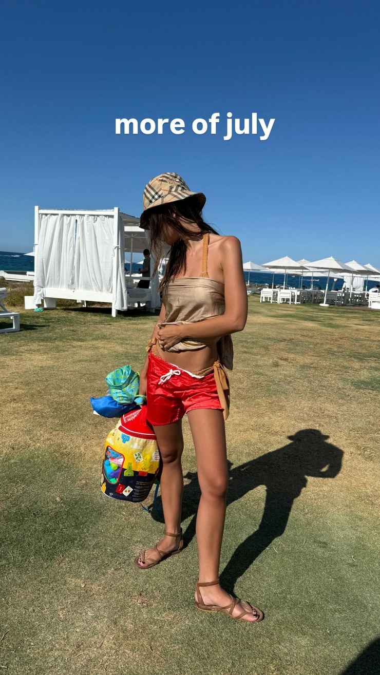 Emily Ratajkowski