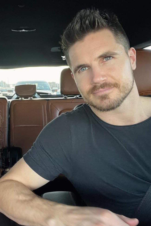 Robbie Amell