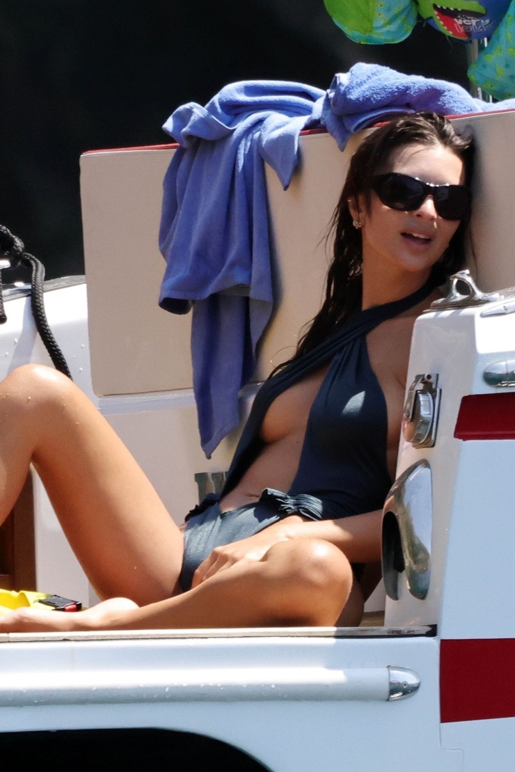 Emily Ratajkowski