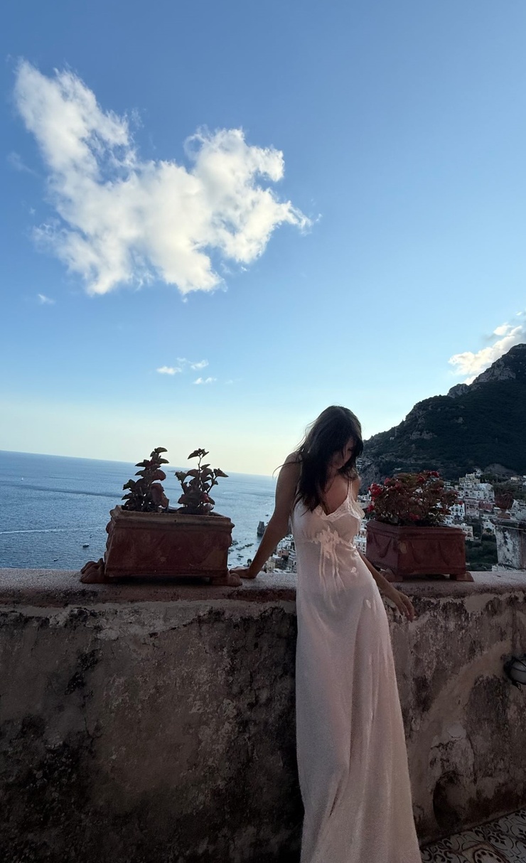 Emily Ratajkowski