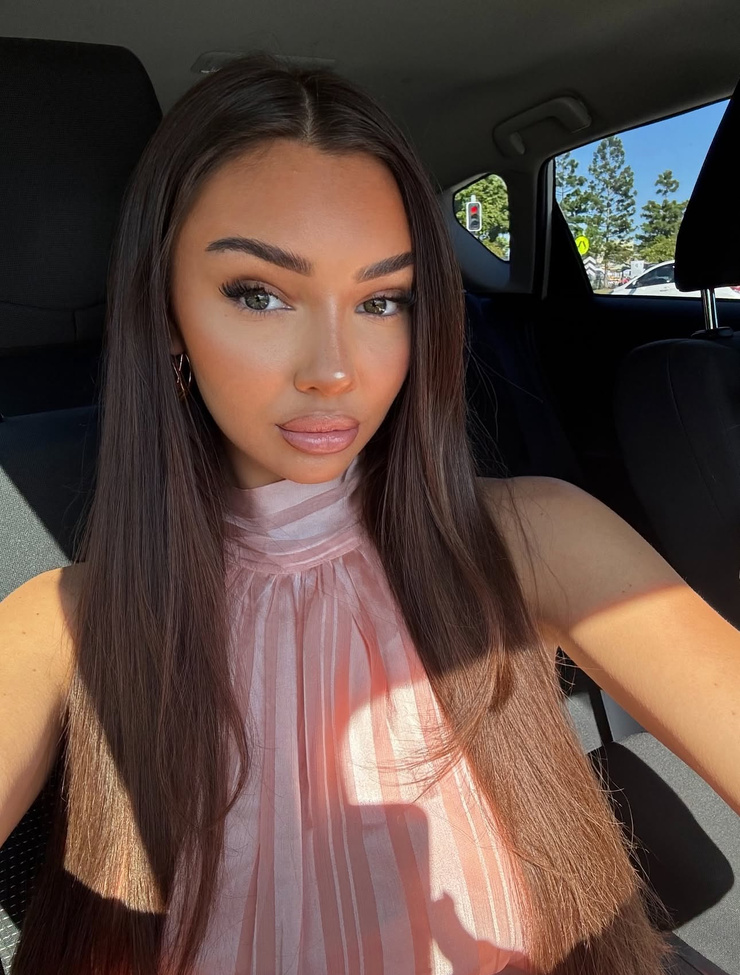 Mia Loehr