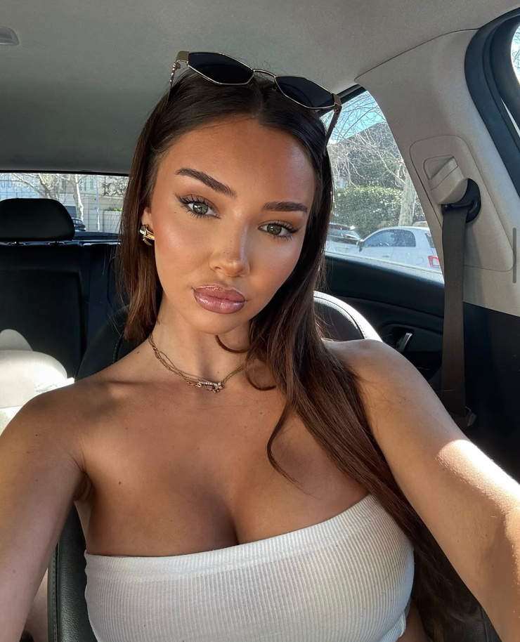 Mia Loehr