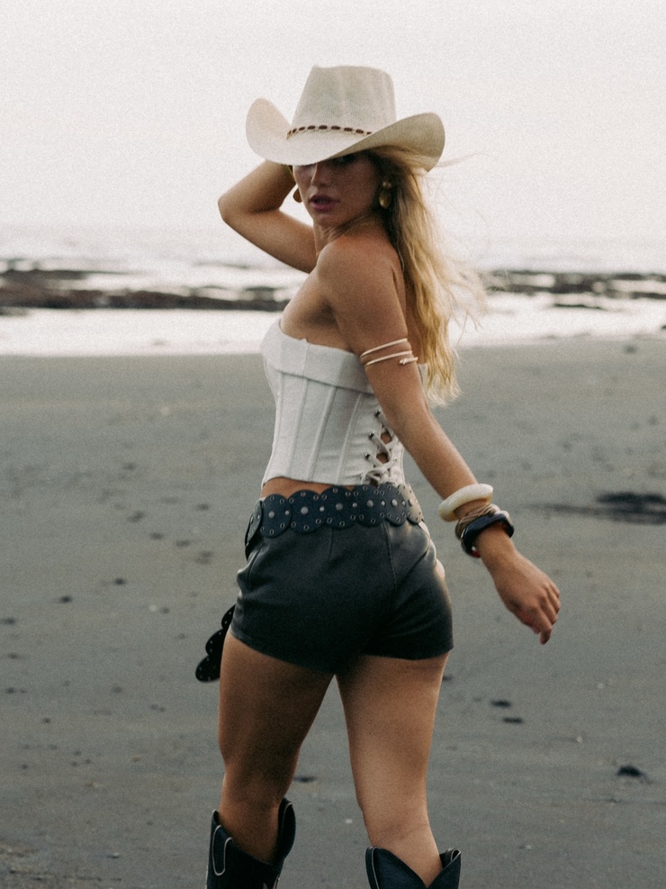 Julia Melnychuk