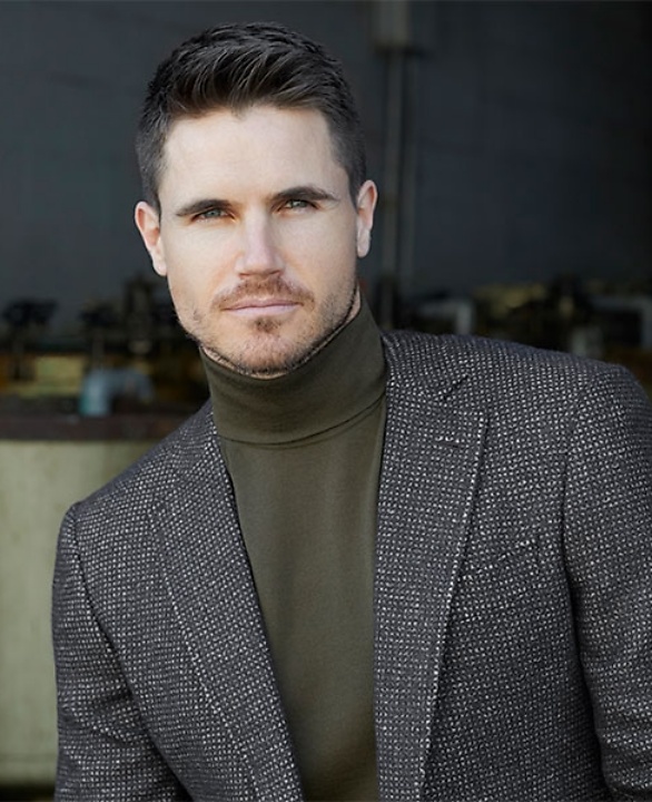 Robbie Amell