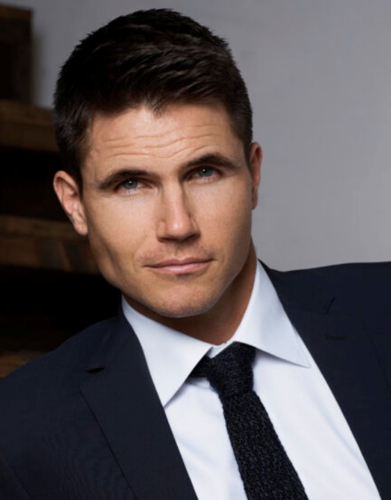 Robbie Amell