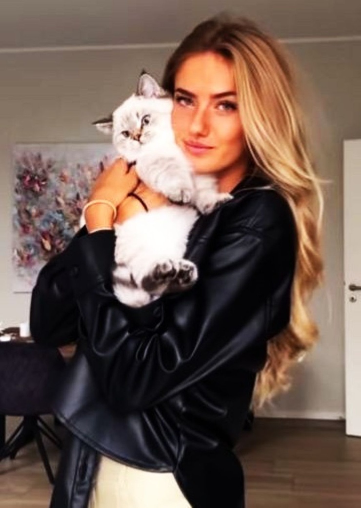 Alica Schmidt Alica Schmidt