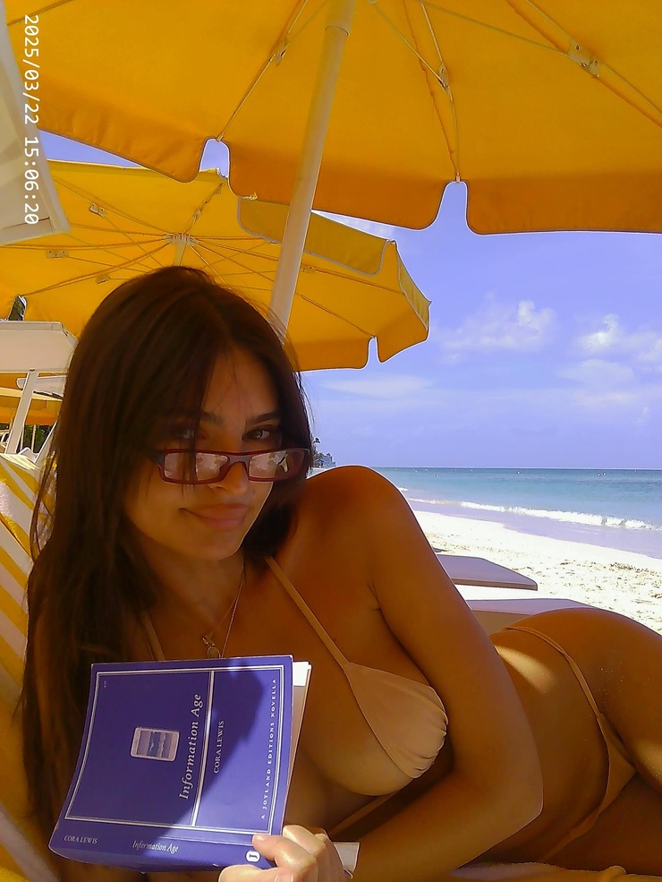 Emily Ratajkowski Emily Ratajkowski