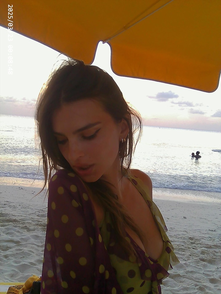 Emily Ratajkowski