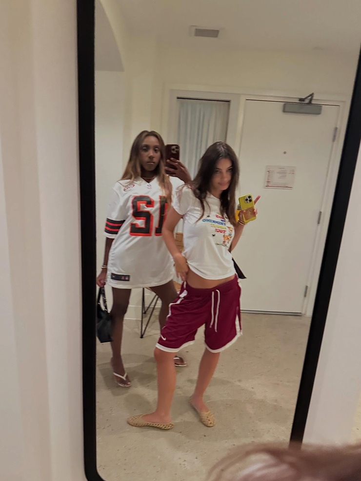 Emily Ratajkowski