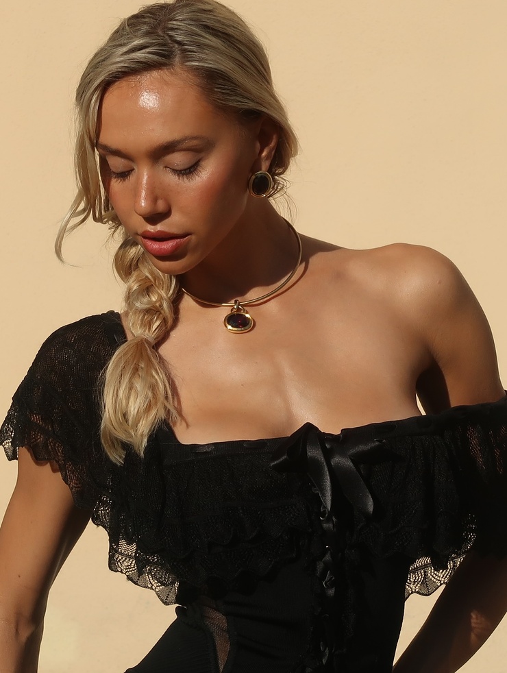 Alexis Ren