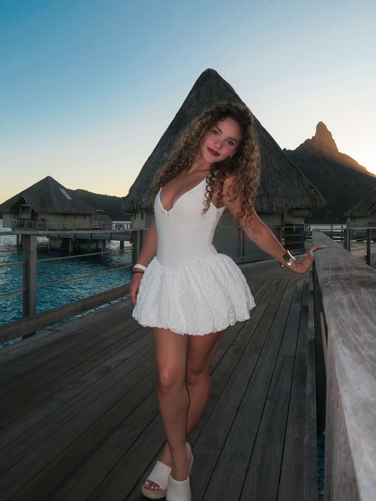 Sofie Dossi Sofie Dossi