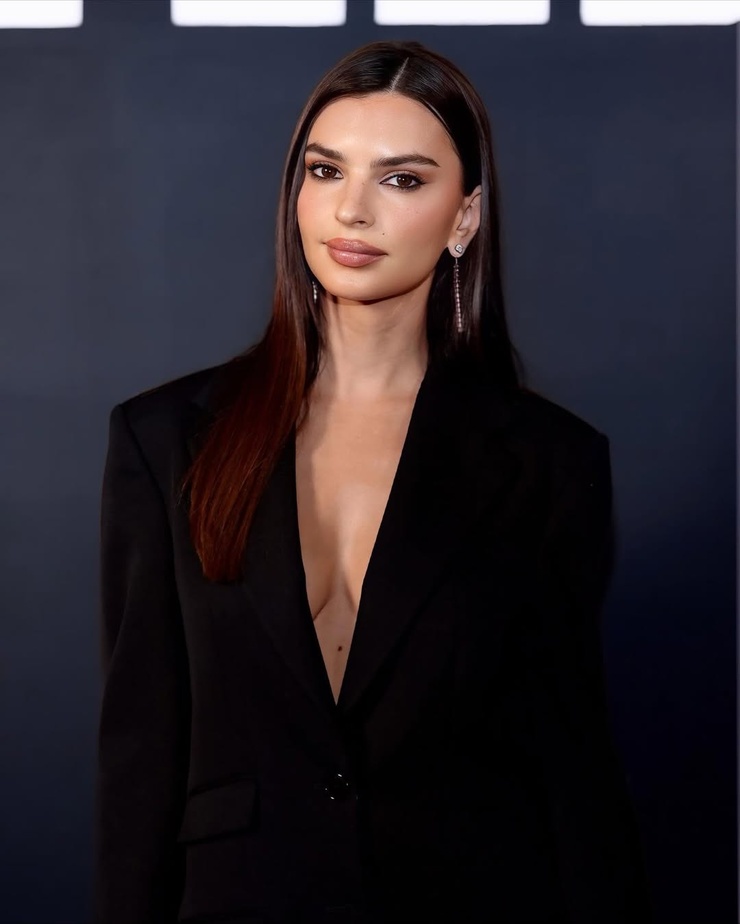 Emily Ratajkowski