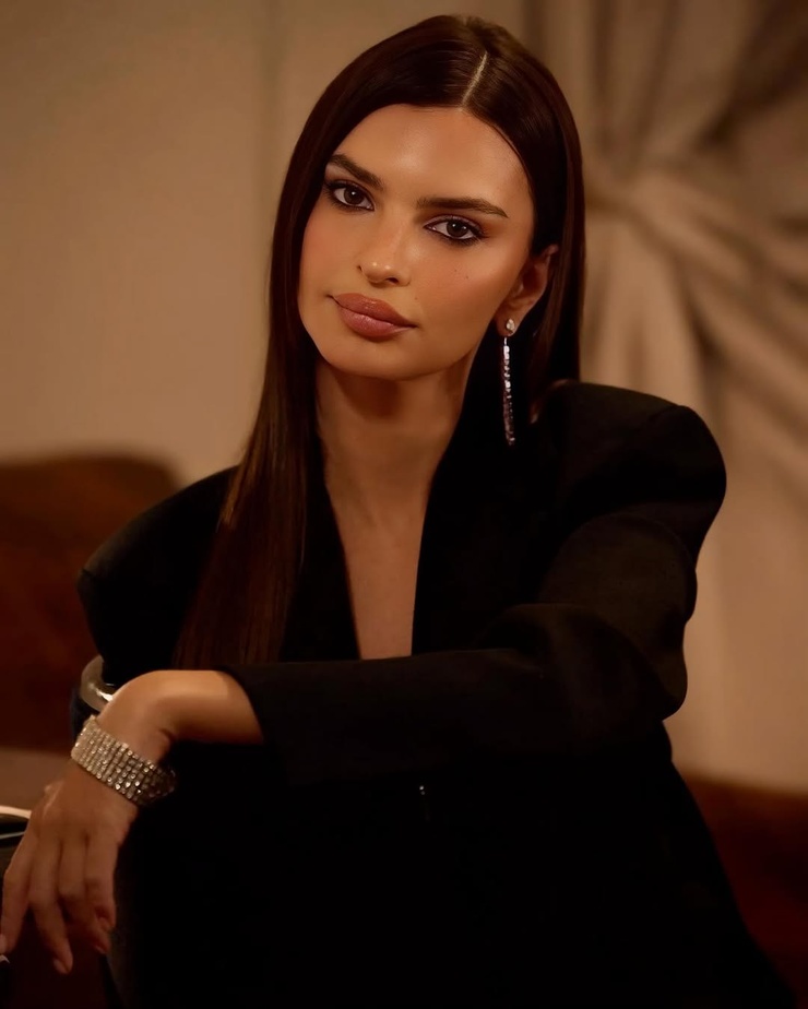 Emily Ratajkowski Emily Ratajkowski