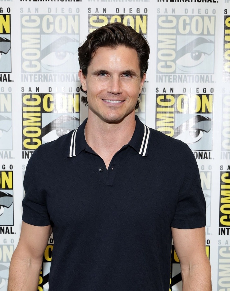 Robbie Amell
