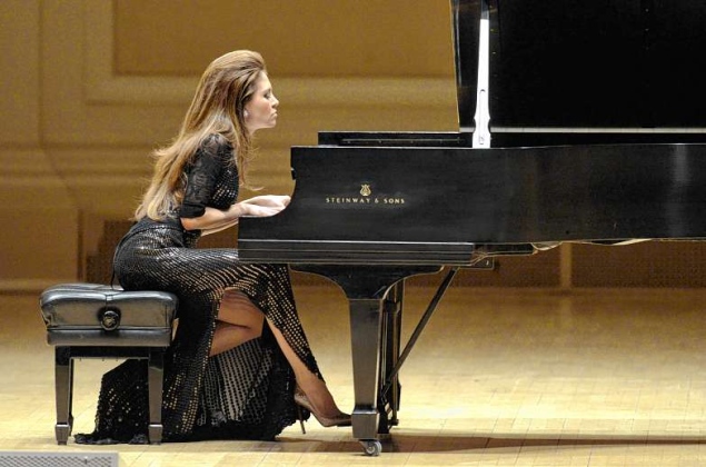 Lola Astanova Lola Astanova